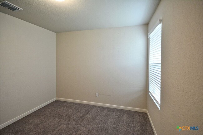 Building Photo - 528 Willow Valley St