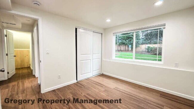 Building Photo - 117 154th Pl NE