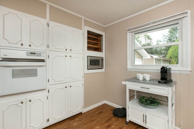 Building Photo - 3BR/2BA Home with Detached Garage – Fletcher, NC