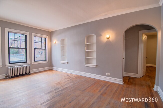 Building Photo - 1618 W Farwell Ave