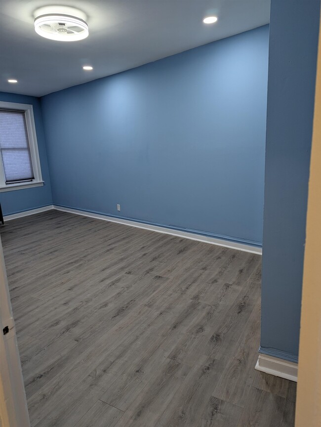 Building Photo - 821 Bergen Ave