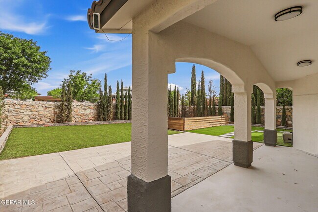 Building Photo - 3121 Tierra Paola Ln