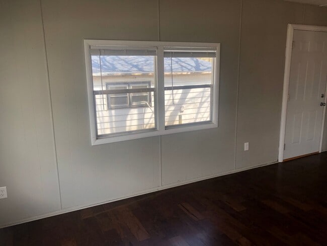 Building Photo - Updated 3 bedroom 1 bath mobile home with open floor plan