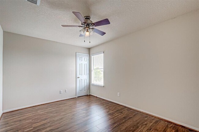 Building Photo - 15131 Live Oak Bend Way
