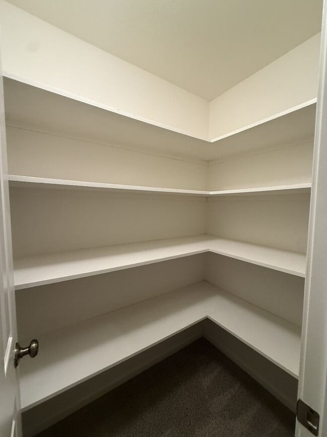 Building Photo - Rolling Hills Single Story Home Includes All Basic Utilities