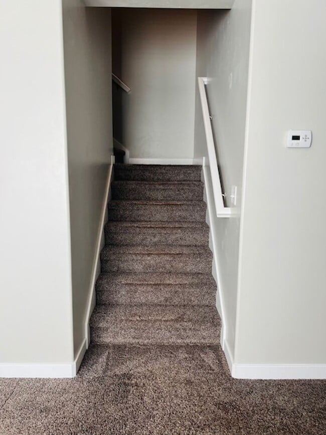 Building Photo - Beautiful home with central air and 2 car garage.