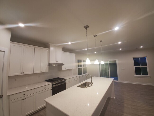 Building Photo - Beautiful 5BR/3BA Home in Holcomb Woods