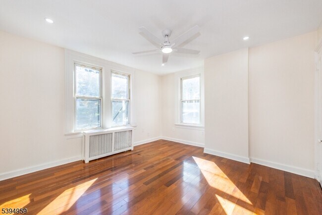 Building Photo - 182 Belleville Ave