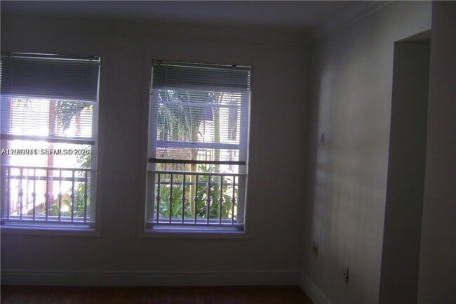 Building Photo - 4812 Pine Tree Dr