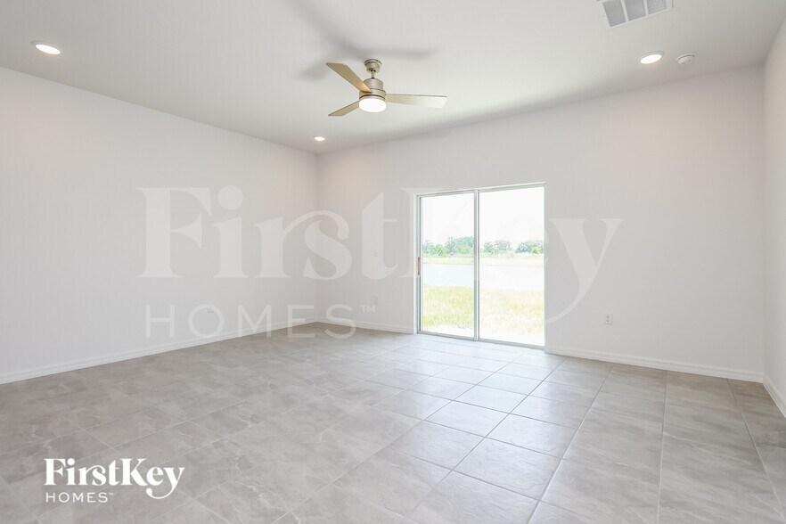 Building Photo - 1618 Isleta Lp