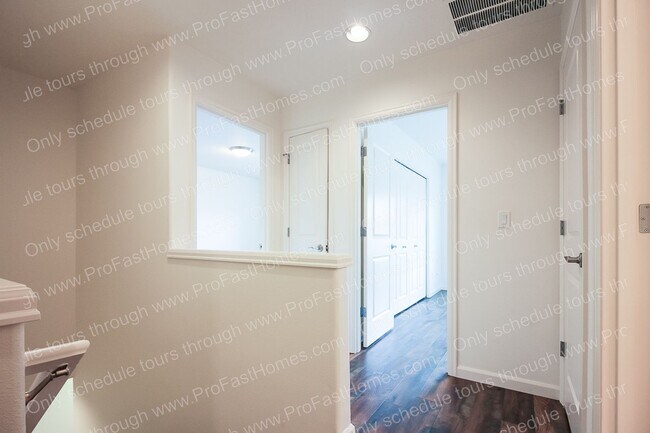 Building Photo - 13640 SE Madena Way