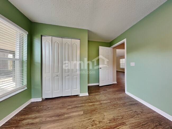 Building Photo - 837 Greenbelt Cir