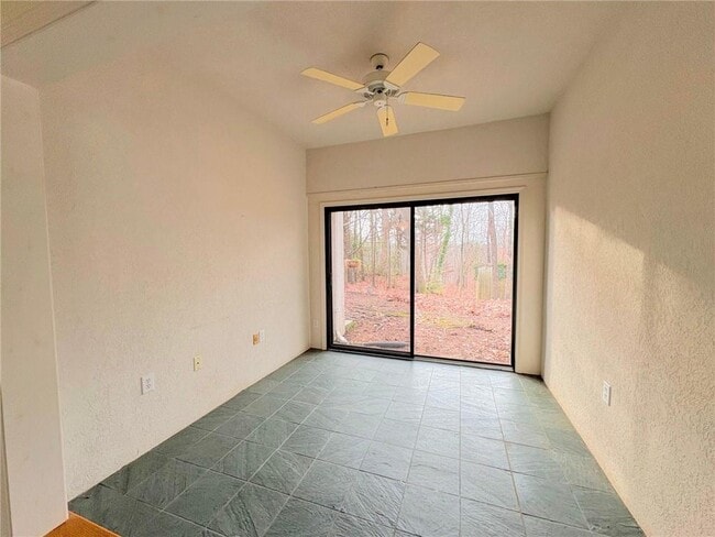 Building Photo - 2939 Rivercrest Dr