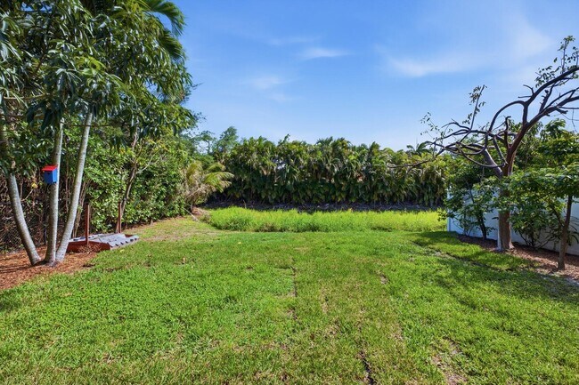 Building Photo - 4010 Tomoka Dr