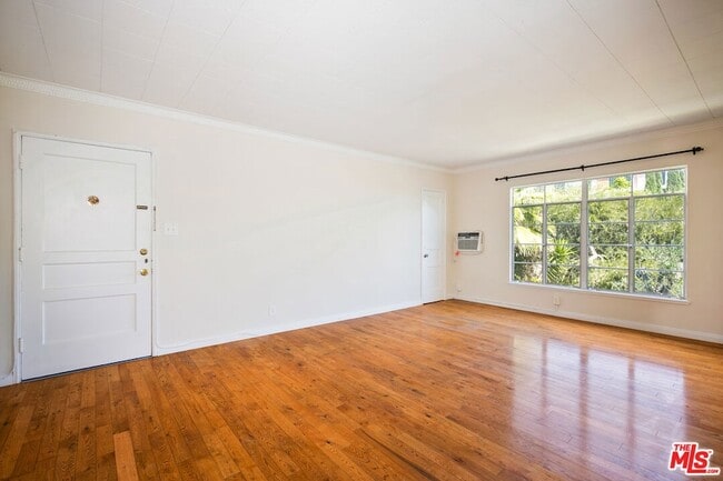 Building Photo - 1323 N Olive Dr