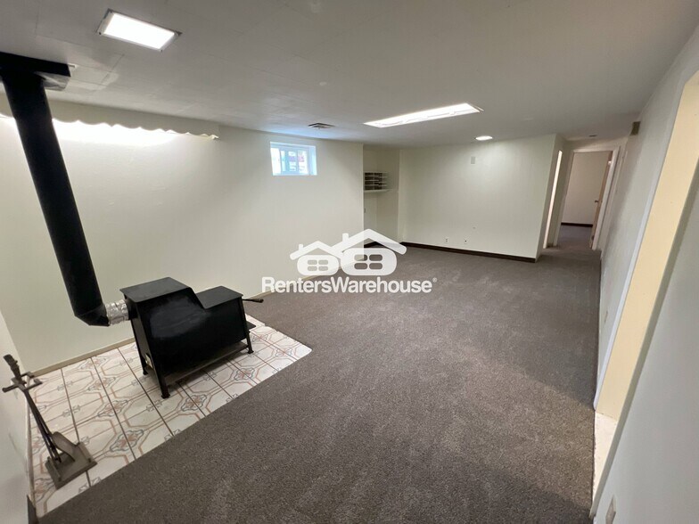 Building Photo - 7759 Elmwood Ln