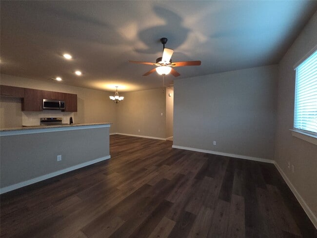 Building Photo - 9740 Grosbeak Ln