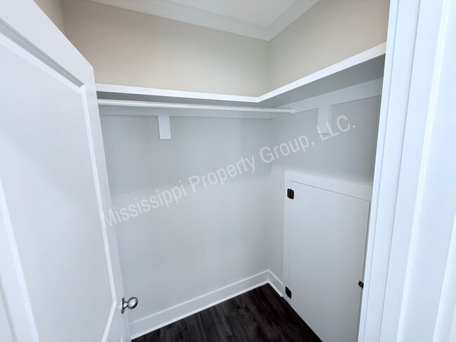 Building Photo - 1212 Ivy Rd