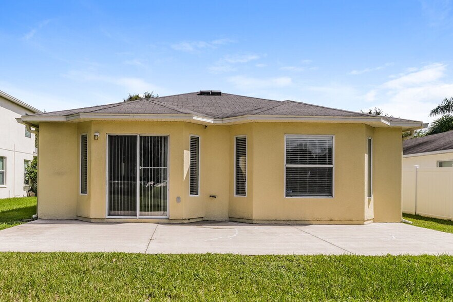 Building Photo - 18136 Cypress Bay Pkwy