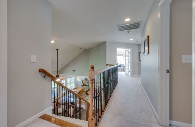 Building Photo - 4 Bedroom, 3.5 Bathroom Executive Home with Fenced Yard and 3 Car Garage.