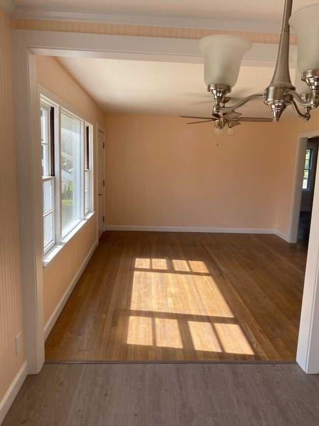 Building Photo - Cute beach bungalow in Biloxi, MS!
