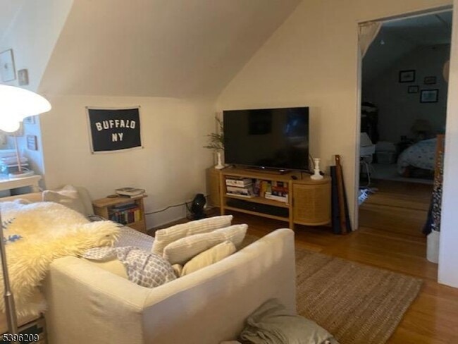 Building Photo - 166 Upper Mountain Ave