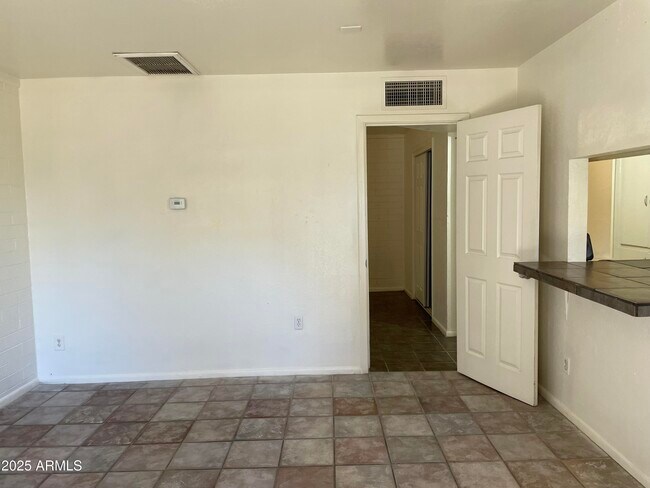 Building Photo - 33 E Ruth Ave