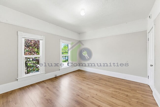 Building Photo - 934 Hovey St SW
