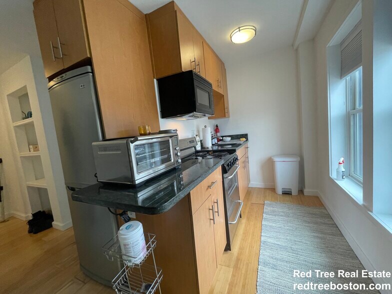 Building Photo - 461 Park Dr