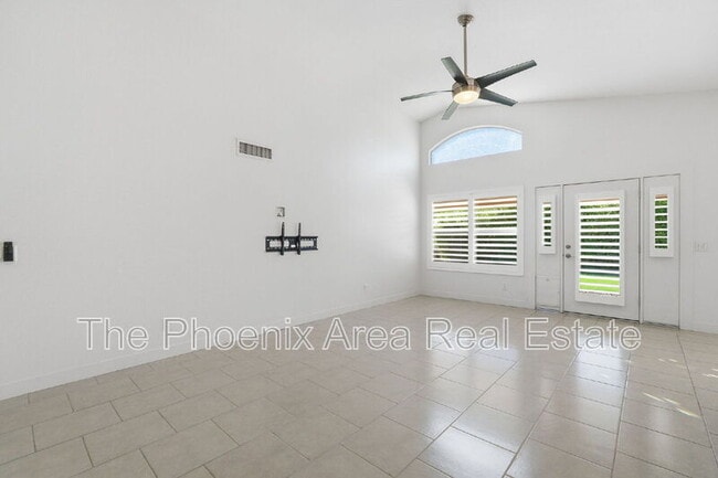 Building Photo - 507 W Nopal Ave