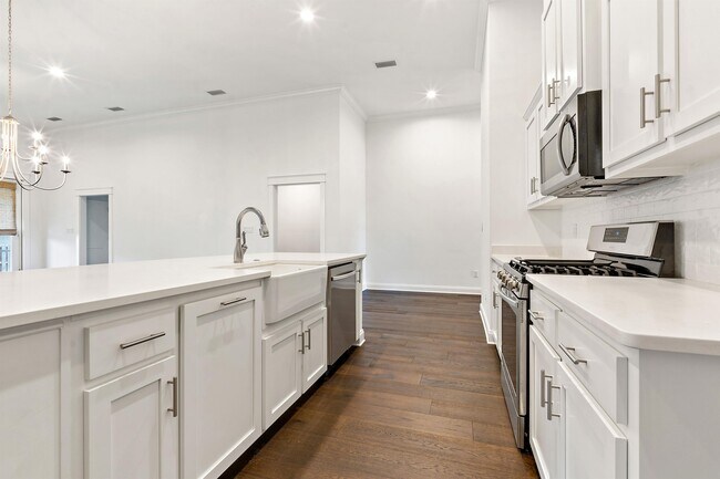 Building Photo - 925 Charleston Loop