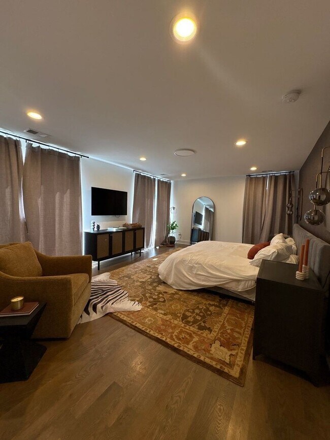 Building Photo - Fully Furnished 5 Bed, 3.5 Bath Located In East Nashville's McFerrin Park Neighborhood w/ Flexibl...