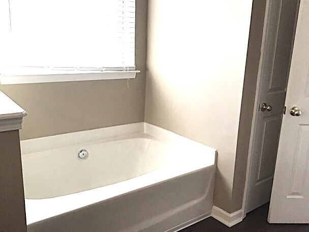 Building Photo - 5 Hessell Ct