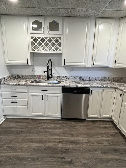 Building Photo - Room in Apartment on Little Mill Rd