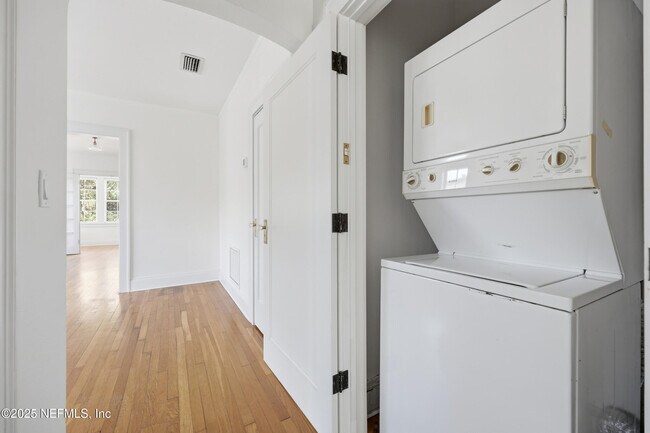 Building Photo - 3110 Oak St