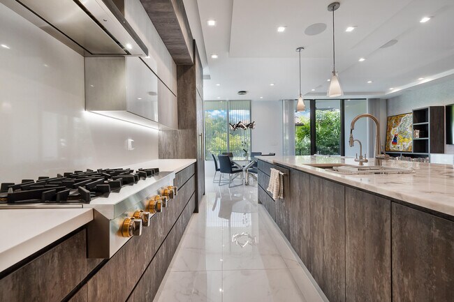 Building Photo - 106 NE 16th Terrace