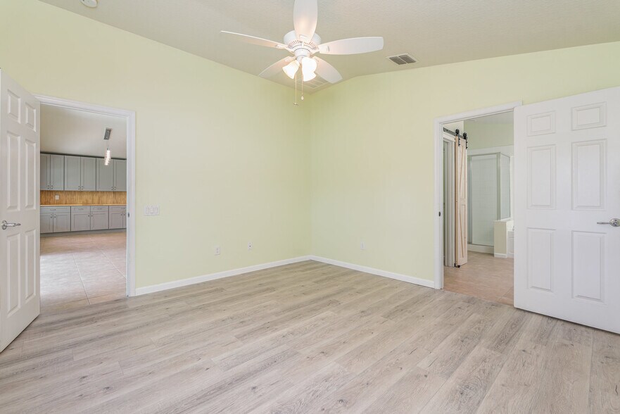 Primary bedroom - 1322 Dittmer Cir SE