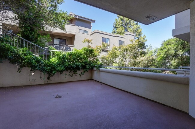 Building Photo - Updated 1BR/1BA Condo with Large Patio & Parking | Westside San Mateo | YouTube Tour