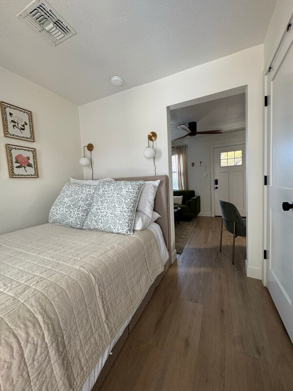 Building Photo - 1155 E Diamond St