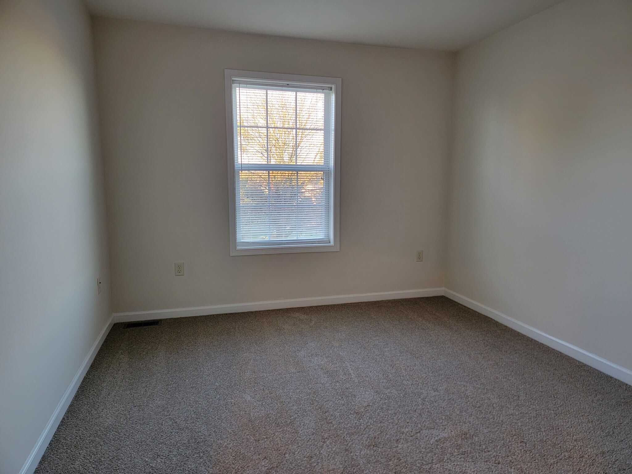 Building Photo - 302 Mount Olive Ln