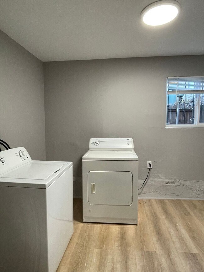 Building Photo - 1010-1012 Wood Street