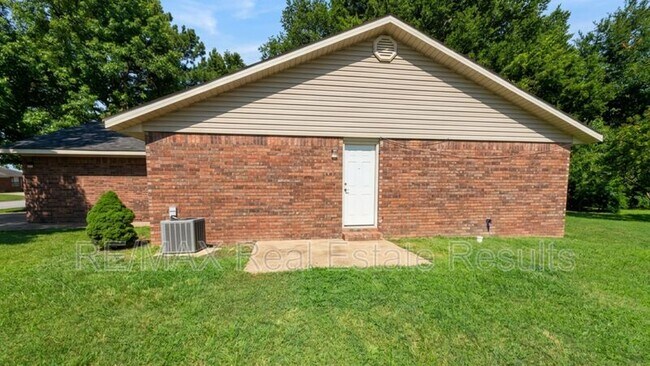 Building Photo - 4416 Acoma St