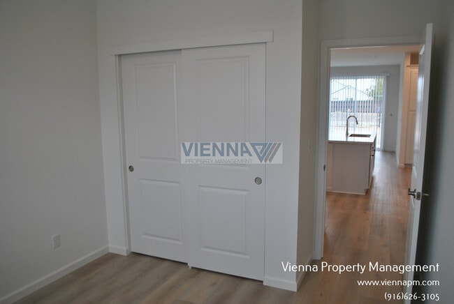 Building Photo - 525 Fox Hunt Wy