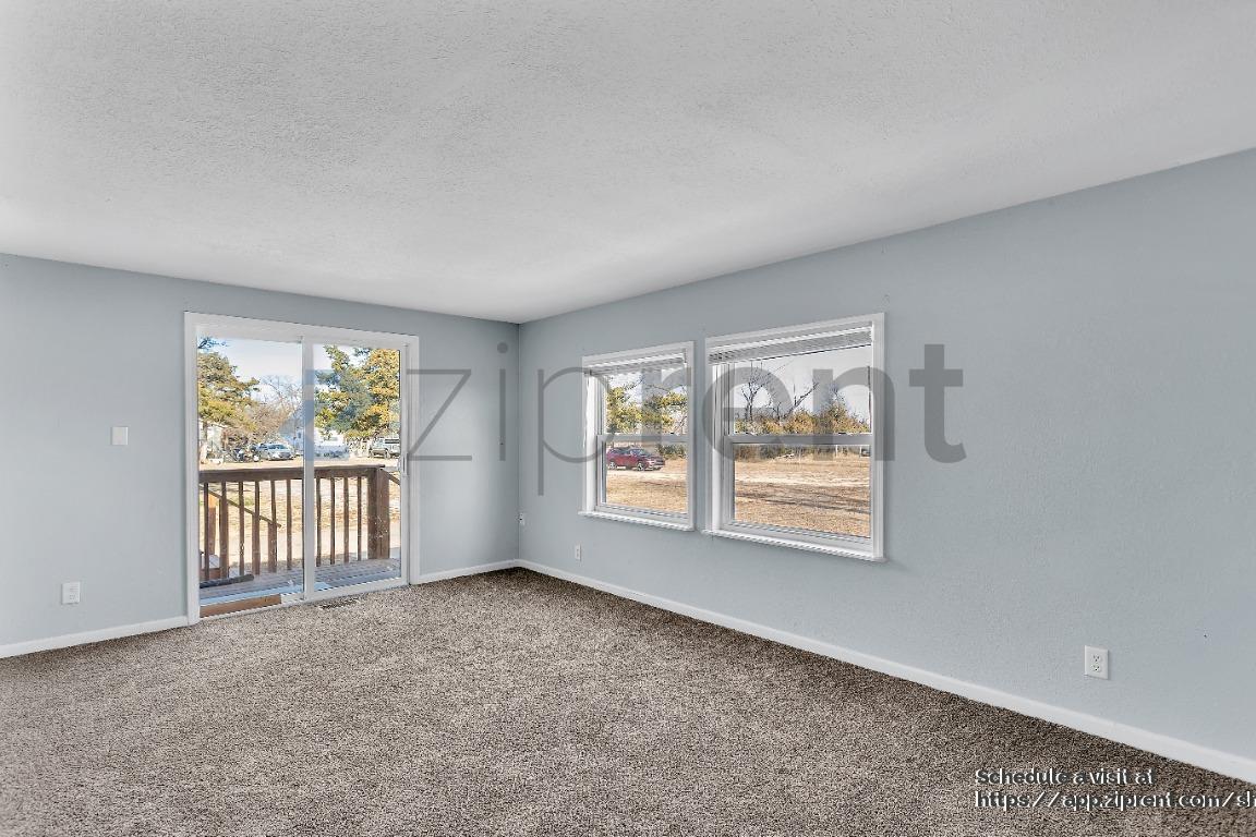 Building Photo - 1615 E 90th St S