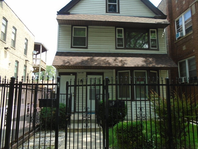 Primary Photo - 2825 N Albany Ave