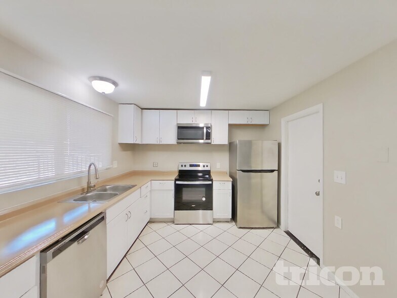 Building Photo - 3644 N 89th Ave