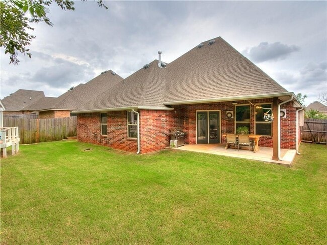 Building Photo - Beautiful 3 bedroom 2 bathroom home in Mon...