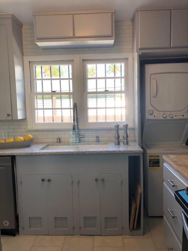 New farmhouse sink and quartz counters - 1444 Silver Lake Blvd