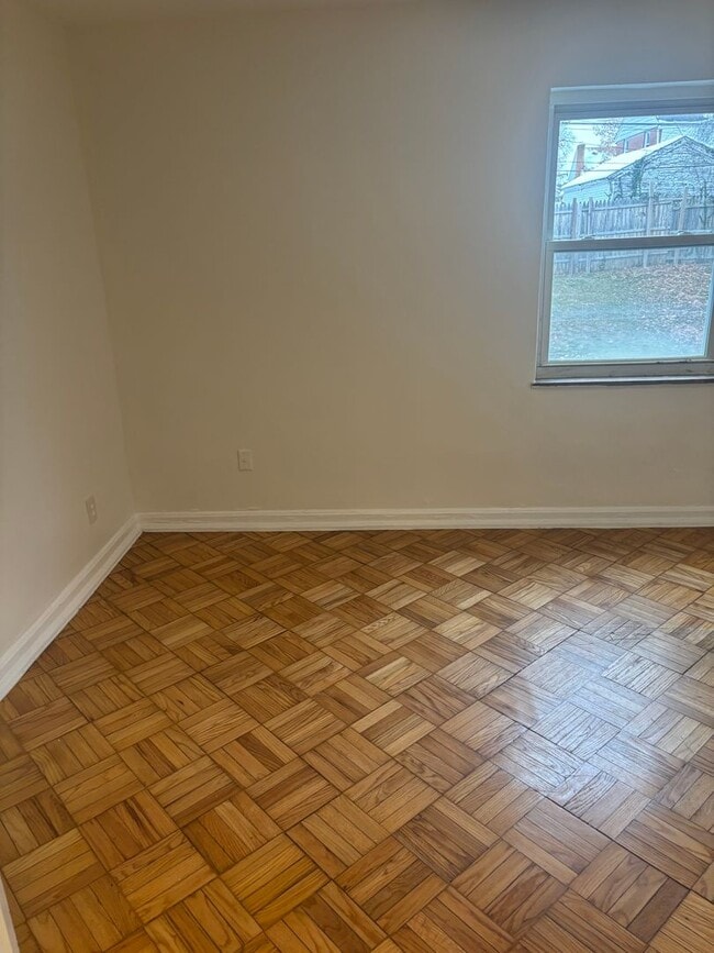 Building Photo - 1820 Losantiville Ave