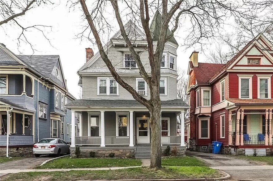 Front of House - 473 Alexander St